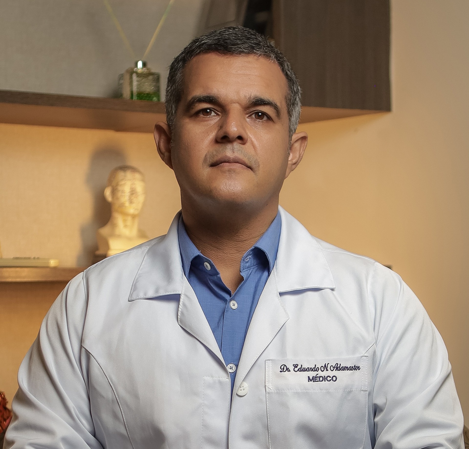 Dr. Eduardo Adamastor